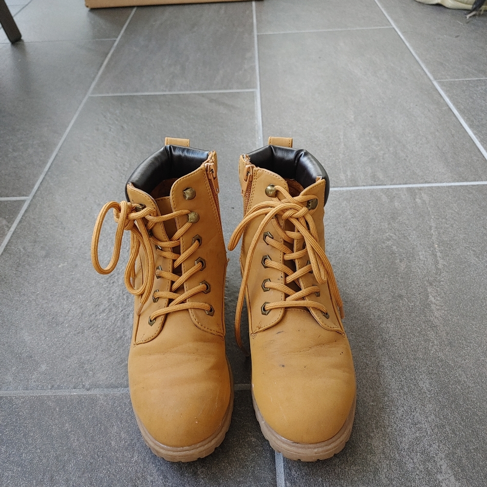🤎Hiking boots🤎 - Picture 2 of 4
